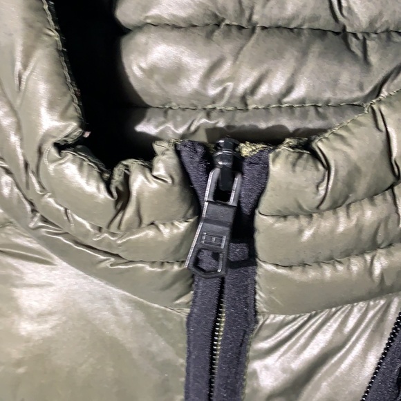 Tommy Hilfiger Packable Jacket. - Picture 4 of 6